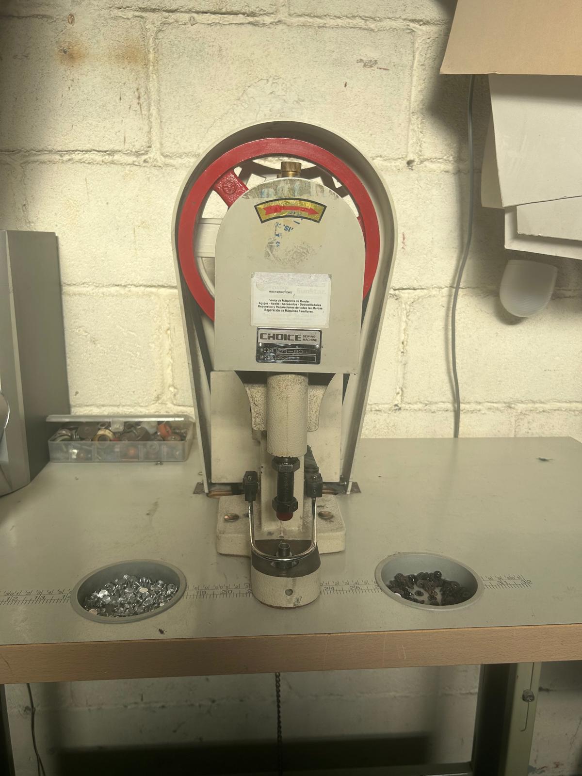 WhatsApp Image 2026 03 19 at 17.14.05 Pega botones y tachas