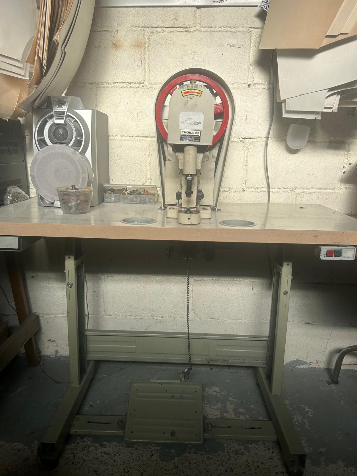 aZzGewyF2Bua WhatsApp Image 2026 03 19 at 17.14.06 Pega botones y tachas