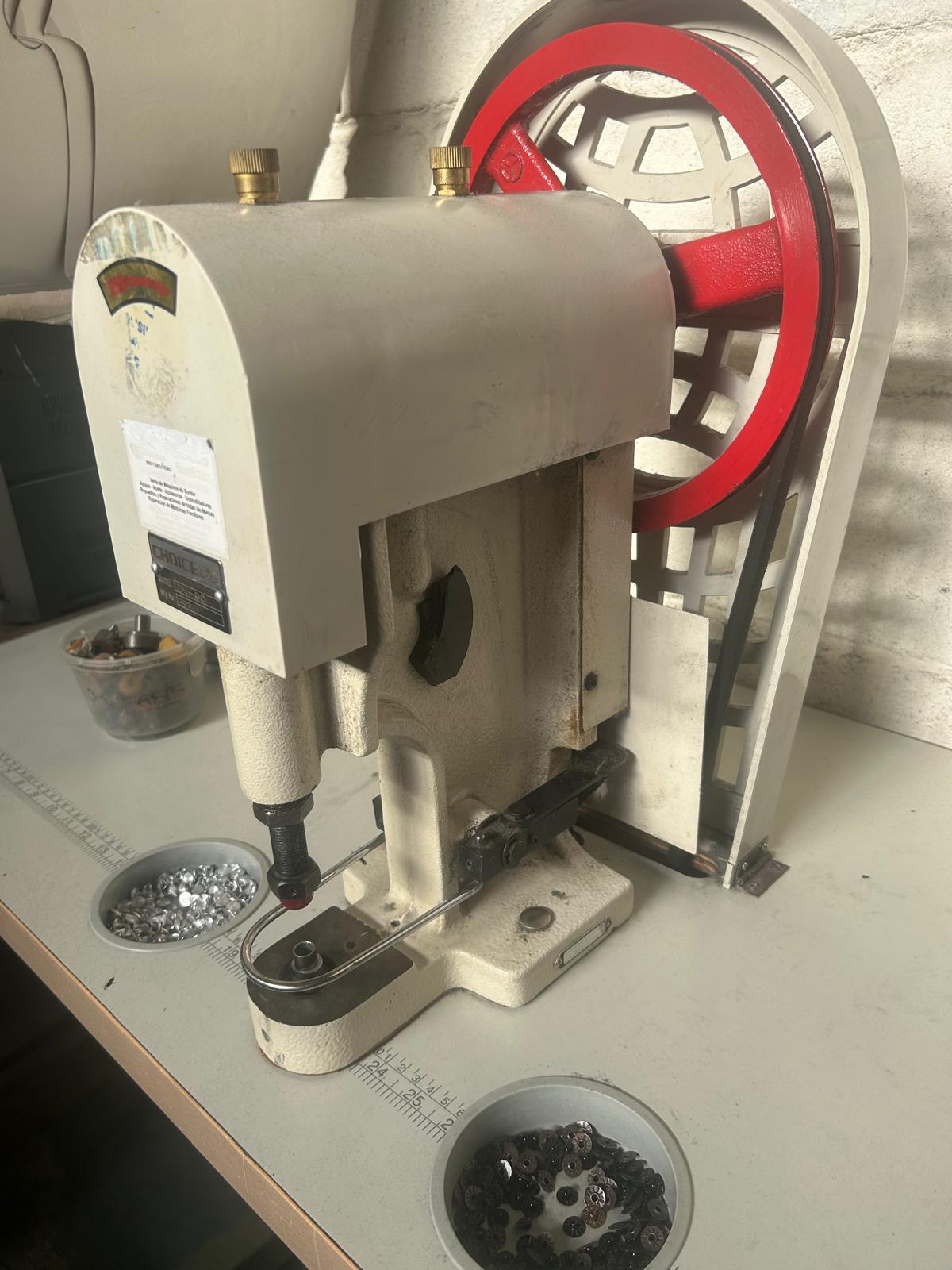 ekMaVJF9DTHf WhatsApp Image 2026 03 19 at 17.14.06 2 Pega botones y tachas